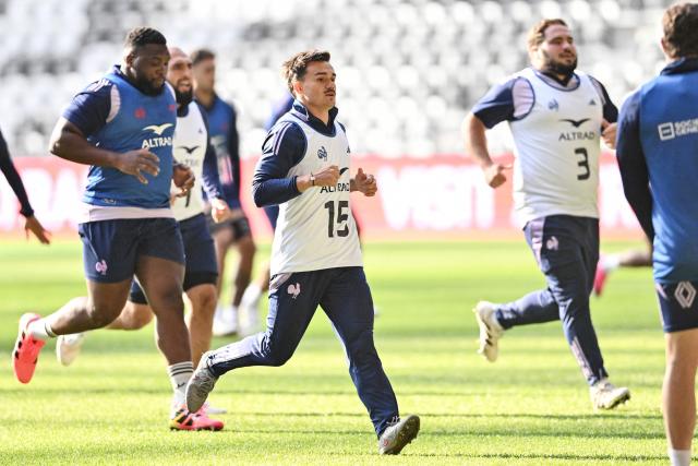 France's Max Spring (C) attends a captain's run training session at One New Zealand Stadium in Christchurch on July 3, 2026, ahead of the rugby Nations Championship match against New Zealand. (Photo by Sanka Vidanagama / AFP)