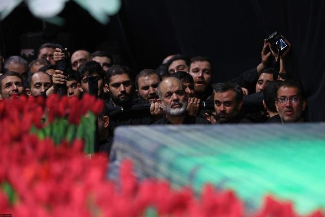 This handout photograph provided by the Iranian supreme leader office (Khamenei.IR) shows the chief of Iran's Revolutionary Guards, Ahmad Vahidi (C) paying respect at the coffin of Iran's slain supreme leader Ali Khamenei during a ceremony ahead of his funeral in Tehran on July 3, 2026. Vahidi paid his respects in Tehran before the body of Ali Khamenei, his first public appearance since the start of the Middle East war, footage broadcast on July 3 by Iranian media showed. (Photo by KHAMENEI.IR / AFP) / 