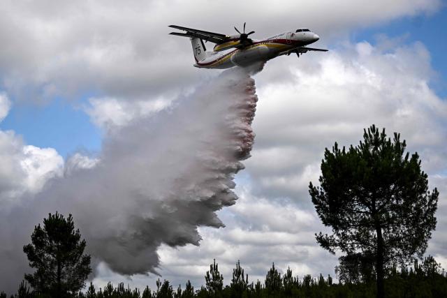 A Dash Q400-MR Fireguard aircraft of the civil security drops retardant mixed with water during a demonstration of firefighting capacity by the Gironde's Fire and Rescue Departmental Service in Saint-Aubin-de-Medoc, south-western France on July 3, 2026. Hundreds of firefighters are battling wildfires in southern France that are being fueled by wind, drought, and heat. The largest fire has been raging for two days in the Aude department, where France's Interior Minister is set to visit the disaster zone on July 3, 2026. (Photo by Christophe ARCHAMBAULT / AFP)