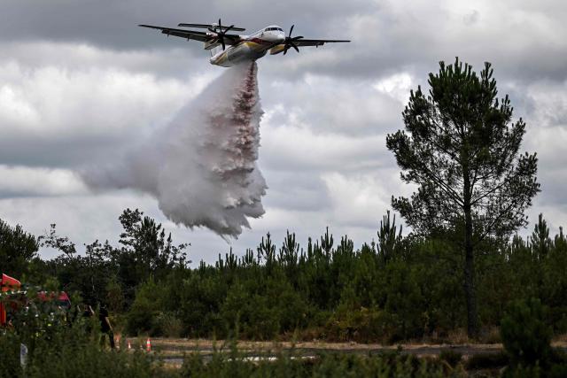 A Dash Q400-MR Fireguard aircraft of the civil security drops retardant mixed with water during a demonstration of firefighting capacity by the Gironde's Fire and Rescue Departmental Service in Saint-Aubin-de-Medoc, south-western France on July 3, 2026. Hundreds of firefighters are battling wildfires in southern France that are being fueled by wind, drought, and heat. The largest fire has been raging for two days in the Aude department, where France's Interior Minister is set to visit the disaster zone on July 3, 2026. (Photo by Christophe ARCHAMBAULT / AFP)