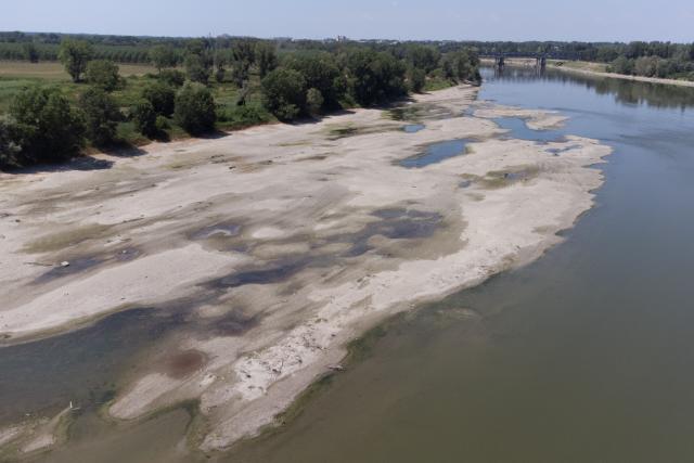 A general view shows sandbanks along river Po during drought in Castelvetro Piacentino, near Cremona, Northern Italy on July 3, 2026. Several waterways in northern Italy are in a "critical state" due to drought, and the weather forecast bodes ill for the coming days, the Po River Authority (ADBPO) said on July 3, 2026. (Photo by Piero CRUCIATTI / AFP)