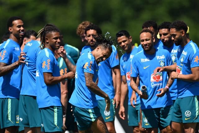 Brazil's forward #11 Raphinha (C) is sprayed with water upon his return to training during a training session at the Columbia Park Training Facility in Morristown, New Jersey on July 3, 2026, ahead of the 2026 World Cup tournament round of 16 football match between Brazil and Norway.  (Photo by MAURO PIMENTEL / AFP)