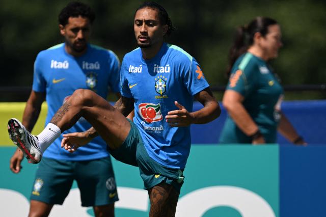 Brazil's forward #11 Raphinha (C) warms up during a training session at the Columbia Park Training Facility in Morristown, New Jersey on July 3, 2026, ahead of the 2026 World Cup tournament round of 16 football match between Brazil and Norway.  (Photo by MAURO PIMENTEL / AFP)