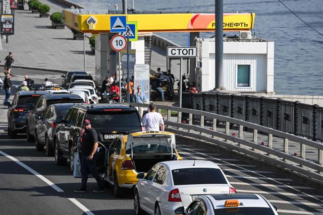 Motorists form a queue as they wait to refuel their cars at a Rosneft gas station in Moscow on July 3, 2026. Russia's largest oil giants are tightening fuel restrictions at their gas stations in Moscow and its surroundigs as the fuel crisis, engulfed virtually every region, deepens after the Kapotnya refinery in Moscow burned twice in June as a result of Ukrainian drone strikes, as well as few more refineries in Russia, and now dispensing no more than 20 liters of gasoline per vehicle. Filling canisters is prohibited, local media report. (Photo by Igor IVANKO / AFP)