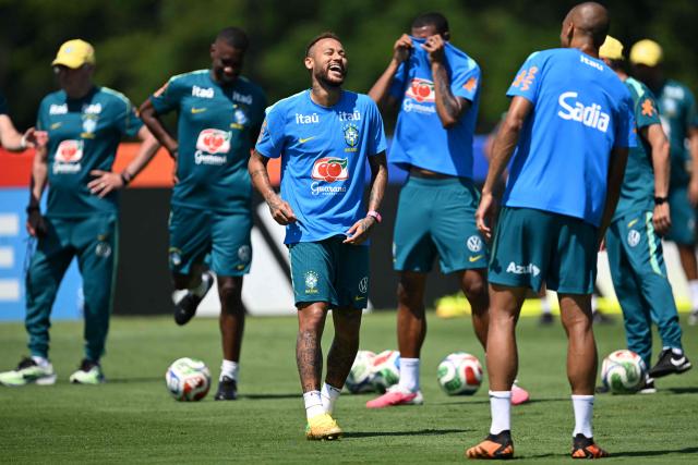 Brazil's forward #10 Neymar (C) laughs during a training session at the Columbia Park Training Facility in Morristown, New Jersey on July 3, 2026, ahead of the 2026 World Cup tournament round of 16 football match between Brazil and Norway.  (Photo by MAURO PIMENTEL / AFP)