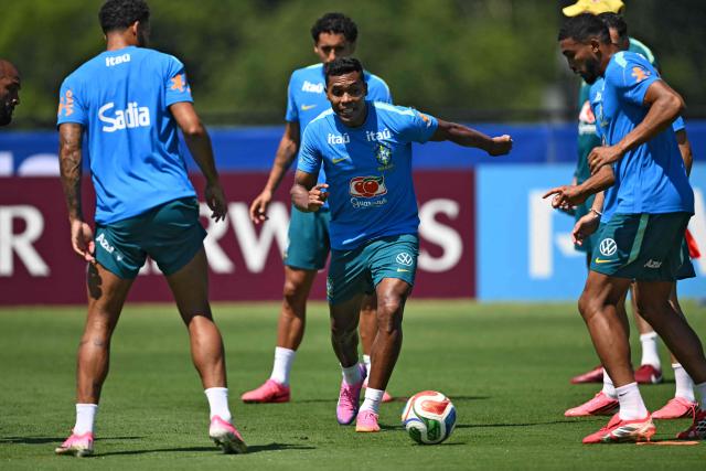 Brazil's defender #06 Alex Sandro (C) and Brazil's defender #14 Bremer practice during a training session at the Columbia Park Training Facility in Morristown, New Jersey on July 3, 2026, ahead of the 2026 World Cup tournament round of 16 football match between Brazil and Norway.  (Photo by MAURO PIMENTEL / AFP)