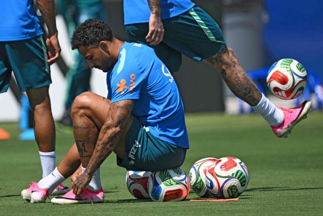 Brazil's defender #13 Danilo gets ready to take part in a training session at the Columbia Park Training Facility in Morristown, New Jersey on July 3, 2026, ahead of the 2026 World Cup tournament round of 16 football match between Brazil and Norway.  (Photo by MAURO PIMENTEL / AFP)