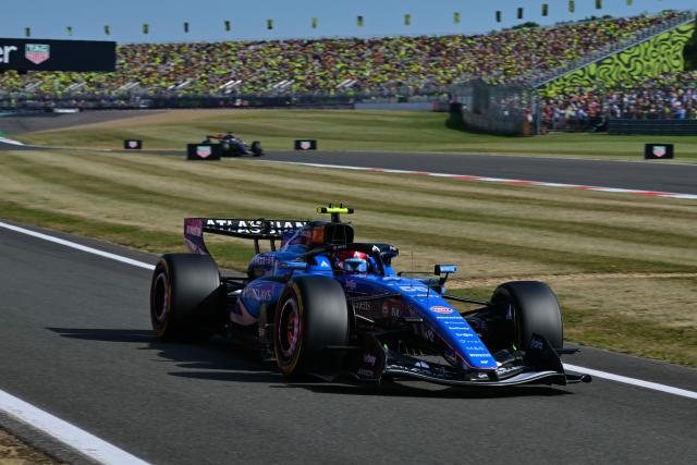 Williams' Spanish driver Carlos Sainz leaves the track during the sprint qualifying session ahead of the Formula One British Grand Prix at the Silverstone motor racing circuit in Silverstone, central England, on July 3, 2026. (Photo by Andrej ISAKOVIC / AFP)