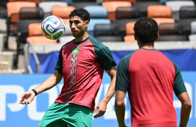 Morocco's defender #02 Achraf Hakimi (L) takes part in an MD-1 training session at the Houston Sports Park in Houston on July 3, 2026, on the eve of the 2026 World Cup round of 16 football match between Canada and Morocco. (Photo by RONALDO SCHEMIDT / AFP)