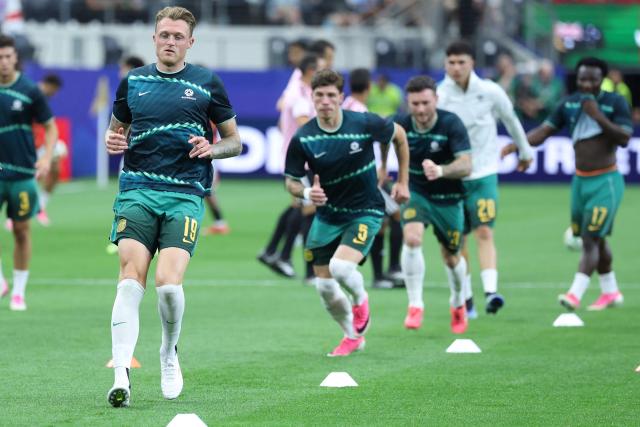 Australia's defender #19 Harry Souttar (L) warms up prior to the 2026 World Cup round of 32 football match between Australia and Egypt at the Dallas Stadium in Arlington on July 3, 2026.  (Photo by Thomas COEX / AFP)