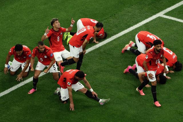 Egypt's midfielder #08 Emam Ashour (C) celebrates with teammates after scoring the opening goal during the 2026 World Cup round of 32 football match between Australia and Egypt at the Dallas Stadium in Arlington on July 3, 2026.  (Photo by Aric Becker / AFP)