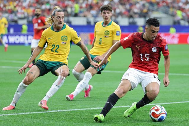Egypt's defender #15 Karim Hafez (R) fights for the ball with Australia's midfielder #22 Jackson Irvine (L)  during the 2026 World Cup round of 32 football match between Australia and Egypt at the Dallas Stadium in Arlington on July 3, 2026.  (Photo by Thomas COEX / AFP)