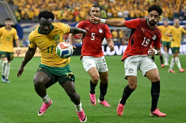 Australia's forward #17 Nestory Irankunda (L)  fights for the ball with Egypt's midfielder #19 Marwan Attia (R)  during the 2026 World Cup round of 32 football match between Australia and Egypt at the Dallas Stadium in Arlington on July 3, 2026.  (Photo by Paul ELLIS / AFP)