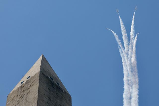 TOPSHOT - A US Air Force Thunderbirds demonstration squadron flies over the National Mall near the Washington Monument in Washington, DC, on July 3, 2026, ahead of the upcoming July 4 holiday. (Photo by Amid FARAHI / AFP)