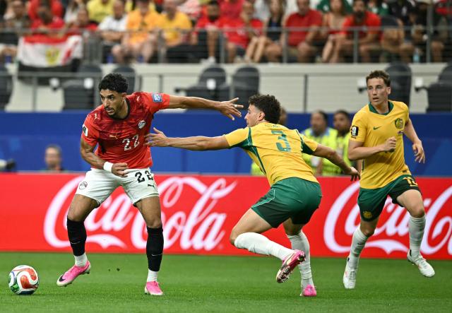 Egypt's forward #22 Omar Marmoush (L) fights for the ball with Australia's defender #03 Alessandro Circati (C)  during the 2026 World Cup round of 32 football match between Australia and Egypt at the Dallas Stadium in Arlington on July 3, 2026.  (Photo by Paul ELLIS / AFP)