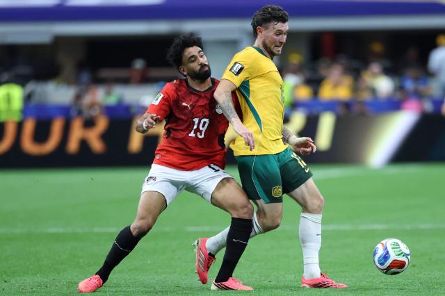 Egypt's midfielder #19 Marwan Attia (L) fights for the ball with Australia's midfielder #13 Aiden O'Neill  during the 2026 World Cup round of 32 football match between Australia and Egypt at the Dallas Stadium in Arlington on July 3, 2026.  (Photo by Thomas COEX / AFP)