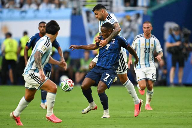 Cape Verde's forward #07 Jovane Cabral and Argentina's defender #13 Cristian Romero fight for the ball during the 2026 World Cup round of 32 football match between Argentina and Cape Verde at the Miami Stadium in Miami Gardens on July 3, 2026.  (Photo by ROBERTO SCHMIDT / AFP)
