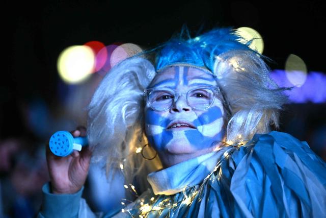 An Argentina fan watches the 2026 FIFA World Cup Round of 32 football match between Argentina and Cape Verde on a giant screen in Buenos Aires on July 3, 2026. (Photo by Luis ROBAYO / AFP)
