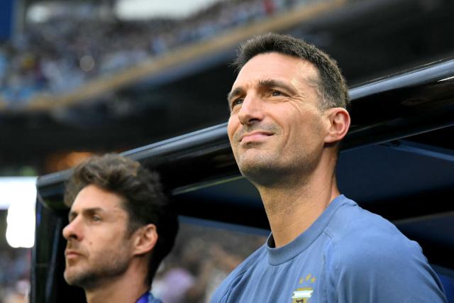 Argentina's head coach Lionel Scaloni gestures ahead of the 2026 World Cup round of 32 football match between Argentina and Cape Verde at the Miami Stadium in Miami Gardens on July 3, 2026.  (Photo by CHANDAN KHANNA / AFP)