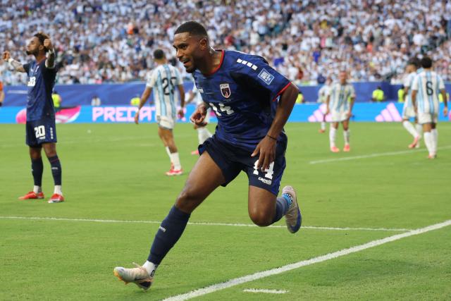 Cape Verde's midfielder #14 Deroy Duarte celebrates scoring his team's first goal during the 2026 World Cup round of 32 football match between Argentina and Cape Verde at the Miami Stadium in Miami Gardens on July 3, 2026.  (Photo by PATRICIA DE MELO MOREIRA / AFP)