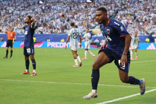 Cape Verde's midfielder #14 Deroy Duarte celebrates scoring his team's first goal during the 2026 World Cup round of 32 football match between Argentina and Cape Verde at the Miami Stadium in Miami Gardens on July 3, 2026.  (Photo by PATRICIA DE MELO MOREIRA / AFP)