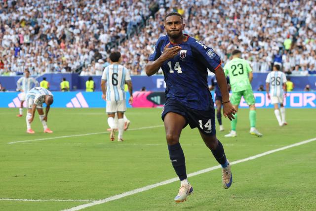 Cape Verde's midfielder #14 Deroy Duarte celebrates scoring his team's first goal during the 2026 World Cup round of 32 football match between Argentina and Cape Verde at the Miami Stadium in Miami Gardens on July 3, 2026.  (Photo by PATRICIA DE MELO MOREIRA / AFP)