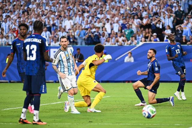Cape Verde's defender #04 Pico Lopes reacts after Argentina's forward #10 Lionel Messi misses a chance during the 2026 World Cup round of 32 football match between Argentina and Cape Verde at the Miami Stadium in Miami Gardens on July 3, 2026.  (Photo by ROBERTO SCHMIDT / AFP)