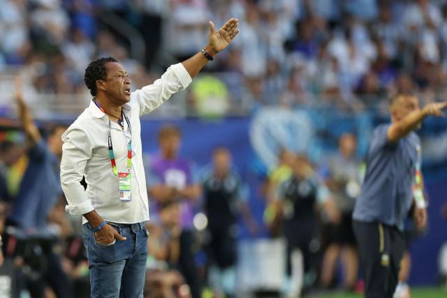 Cape Verde's head coach Bubista gestures during the 2026 World Cup round of 32 football match between Argentina and Cape Verde at the Miami Stadium in Miami Gardens on July 3, 2026.  (Photo by PATRICIA DE MELO MOREIRA / AFP)