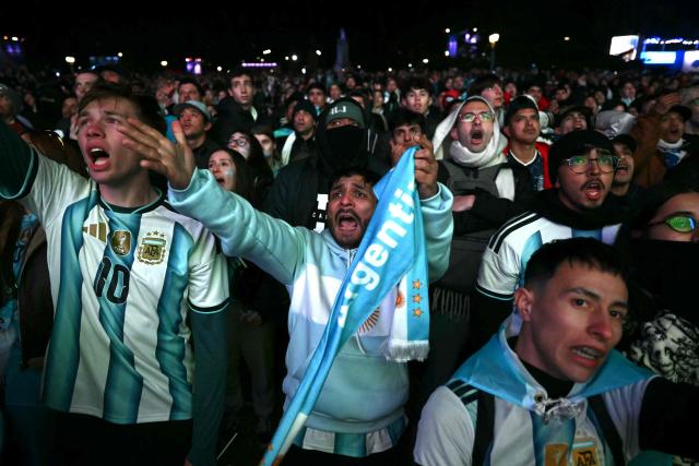 Argentina supporters react while watching the 2026 FIFA World Cup Round of 32 football match between Argentina and Cape Verde on a giant screen in Buenos Aires on July 3, 2026. (Photo by Luis ROBAYO / AFP)