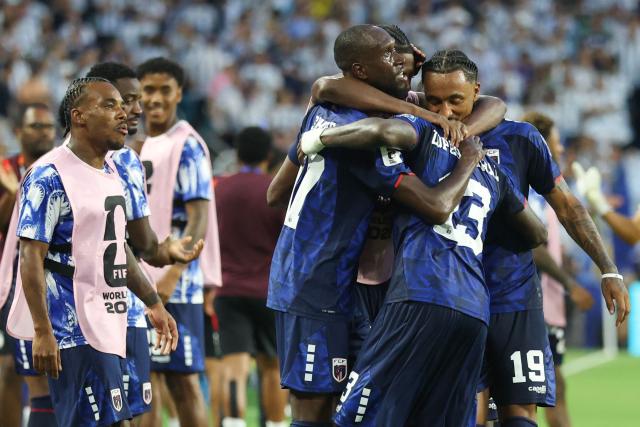Cape Verde's defender #13 Sidney Lopes Cabral celebrates with teammates scoring his team's second goal during the 2026 World Cup round of 32 football match between Argentina and Cape Verde at the Miami Stadium in Miami Gardens on July 3, 2026.  (Photo by PATRICIA DE MELO MOREIRA / AFP)