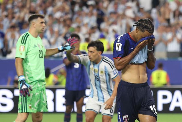 Cape Verde's defender #13 Sidney Lopes Cabral reacts to a missed chance during the 2026 World Cup round of 32 football match between Argentina and Cape Verde at the Miami Stadium in Miami Gardens on July 3, 2026.  (Photo by PATRICIA DE MELO MOREIRA / AFP)