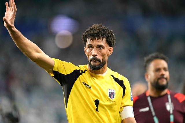 Cape Verde's goalkeeper #01 Vozinha waves after losing the 2026 World Cup round of 32 football match between Argentina and Cape Verde at the Miami Stadium in Miami Gardens on July 3, 2026.  (Photo by CHANDAN KHANNA / AFP)
