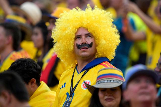 A Colombian fan wears a wig and a moustache ahead of the 2026 World Cup round of 32 football match between Colombia and Ghana at the Kansas City Stadium in Kansas City on July 3, 2026.  (Photo by JUAN MABROMATA / AFP)