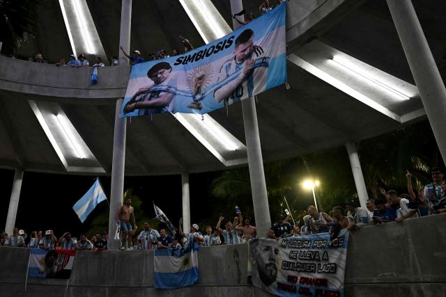 Argentina´s fans celebrate winning the 2026 World Cup round of 32 football match against Cape Verde at the Miami Stadium in Miami Gardens on July 3, 2026.  (Photo by CHANDAN KHANNA / AFP)