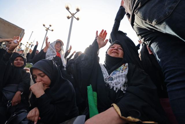 Mourners pay their final respects to Iran's slain supreme leader Ayatollah Ali Khamenei at the start of his funeral ceremonies at the Grand Mosalla in Tehran on July 4, 2026. Funeral ceremonies for Iran's supreme leader Ali Khamenei officially began on July 4, state television reported, an event drawing thousands and intended to serve as a show of strength to the Islamic republic's foes. (Photo by ATTA KENARE / AFP) / 