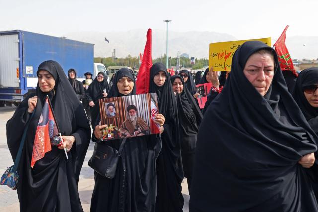 Mourners arrive at the Grand Mosalla to pay their final respects to Iran's slain supreme leader Ayatollah Ali Khamenei at the start of his funeral ceremonies in Tehran on July 4, 2026. Funeral ceremonies for Iran's supreme leader Ali Khamenei officially began on July 4, state television reported, an event drawing thousands and intended to serve as a show of strength to the Islamic republic's foes. (Photo by ATTA KENARE / AFP) / 