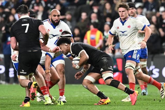 New Zealand's Ardie Savea (C) is tackled during the rugby Nations Championship match between New Zealand and France at One New Zealand Stadium in Christchurch on July 4, 2026. (Photo by Sanka VIDANAGAMA / AFP)