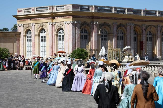 Re-enactors take part in a historical re-enactment to celebrate the 250th anniversary of the US' Declaration of Independence in the Grand Trianon garden at the Chateau de Versailles, in Versailles in the outskirts of Paris on July 4, 2026. (Photo by ROMAIN PERROCHEAU / AFP)