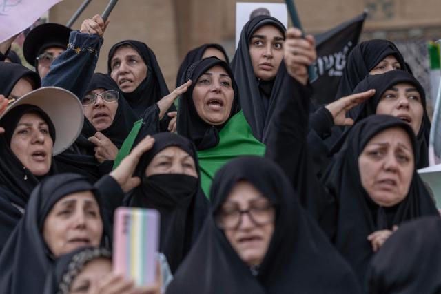 TOPSHOT - Mourners gather at the Grand Mosalla to pay their final respects to Iran's slain supreme leader Ayatollah Ali Khamenei at the start of his funeral ceremonies in Tehran on July 4, 2026. Mourners beat their chests and chanted "revenge, revenge" as thousands gathered in Tehran early on July 4 for a final farewell to slain supreme leader Ayatollah Ali Khamenei. Khamenei, who ruled Iran for more than three decades, was killed in US-Israeli attacks in late February that sparked a regional war. (Photo by AFP) / 