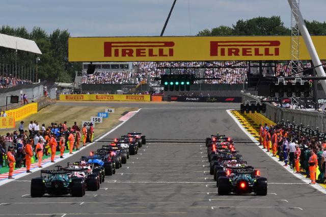 Cars line up at the start of the sprint race ahead of the Formula One British Grand Prix at the Silverstone motor racing circuit in Silverstone, central England, on July 4, 2026. (Photo by Andrej ISAKOVIC / AFP)