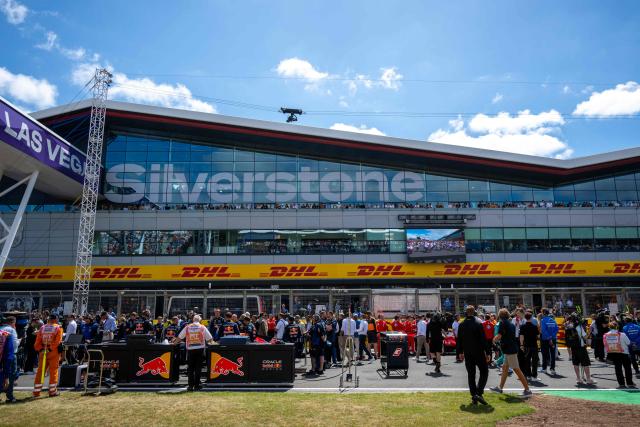 General view of the starting grid prior the sprint race ahead of the Formula One British Grand Prix at the Silverstone motor racing circuit in Silverstone, central England, on July 4, 2026. (Photo by Andrej ISAKOVIC / AFP)