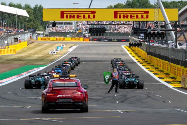 Cars line up at the start of the sprint race ahead of the Formula One British Grand Prix at the Silverstone motor racing circuit in Silverstone, central England, on July 4, 2026. (Photo by Andrej ISAKOVIC / AFP)