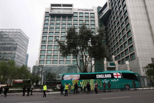 Police officers guard the Marriott Hotel, where England’s national football team is staying ahead of its FIFA World Cup 2026 Round of 16 match against Mexico, in Mexico City on July 4, 2026. (Photo by Claudia Rosel / AFP)