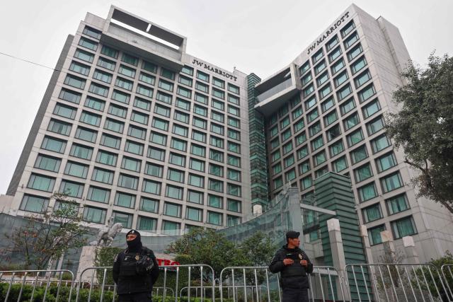 Police officers guard the Marriott Hotel, where England’s national football team is staying ahead of its FIFA World Cup 2026 Round of 16 match against Mexico, in Mexico City on July 4, 2026. (Photo by Claudia Rosel / AFP)
