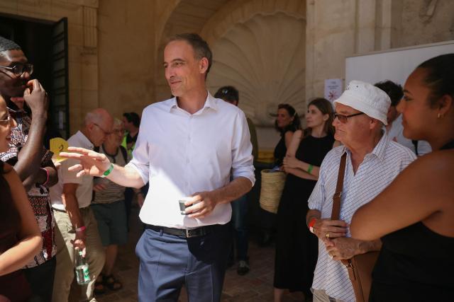 Place publique's centre-left party leader and MEP Raphael Glucksmann talks with attendees as he takes part in the 6th edition of Le Festival des Idées ("Ideas' Festival") in La Charité-sur-Loire, central France on July 4, 2026. From July 3 to 5, 2026, the festival hosts around forty prominent guests from various backgrounds for a series of debates aiming "to discuss the major challenges facing society and explore constructive solutions for the future" of France. (Photo by ALAIN JOCARD / AFP)