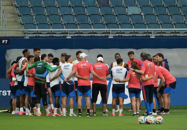 Colombia's players gather in a circle in a training session at the Sporting KC Stadium in Kansas City on July 4, 2026, during the 2026 World Cup tournament. (Photo by JUAN MABROMATA / AFP)