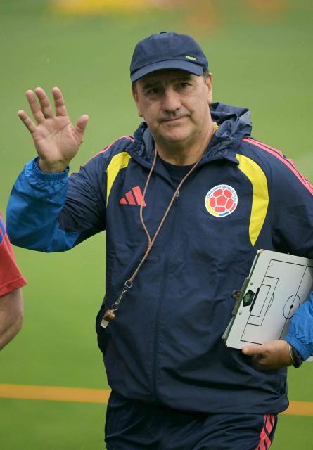 Colombia's Argentine head coach Nestor Lorenzo waves in a training session at the Sporting KC Stadium in Kansas City on July 4, 2026, during the 2026 World Cup tournament. (Photo by JUAN MABROMATA / AFP)