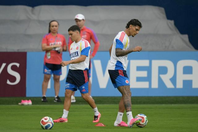 Colombia's midfielder #20 Juan Quintero (L) and midfielder #06 Richard Rios (R) take part in a training session at the Sporting KC Stadium in Kansas City on July 4, 2026, during the 2026 World Cup tournament. (Photo by JUAN MABROMATA / AFP)