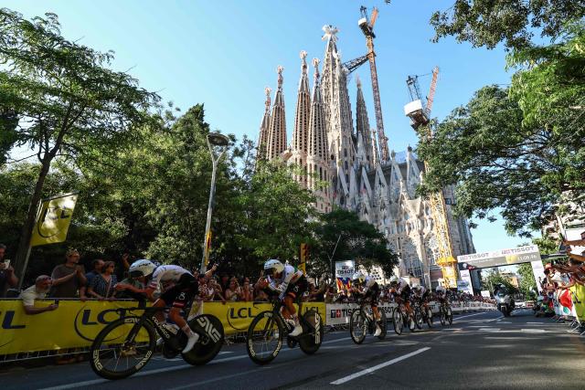 UAE Emirates - XRG team riders cycle past the Sagrada Familia Basilica during the 1st stage of the 113th edition of the Tour de France cycling race, a 19,6 km team time trial stage in and around Barcelona in northeastern Spain, on July 4, 2026. (Photo by Anne-Christine POUJOULAT / AFP)