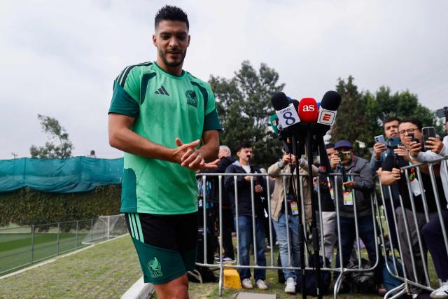 Mexico's forward #09 Raul Jimenez gestures as he speaks to the press ahead of a training session at the Centro de Alto Rendimiento (CAR) in Mexico City on July 4, 2026, on the eve of the 2026 World Cup round of 16 football match between Mexico and England. (Photo by Rodrigo Oropeza / AFP)